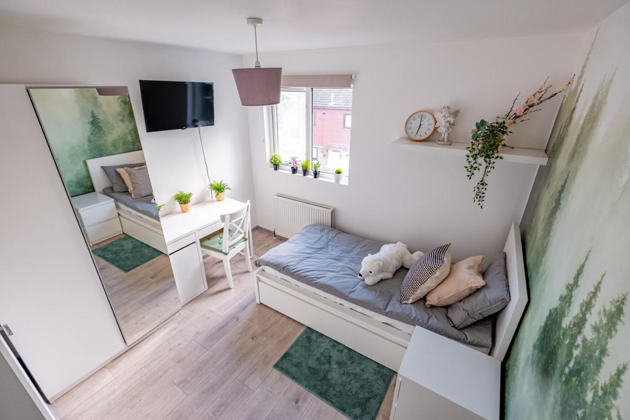 Forest Work & Relax Accommodation Overstone Экстерьер фото